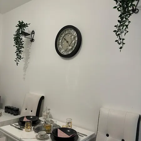 Old Town Apartment *